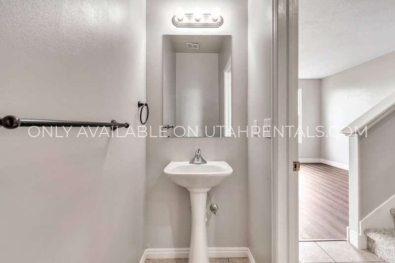 BEAUTIFUL LEHI TOWNHOME property image