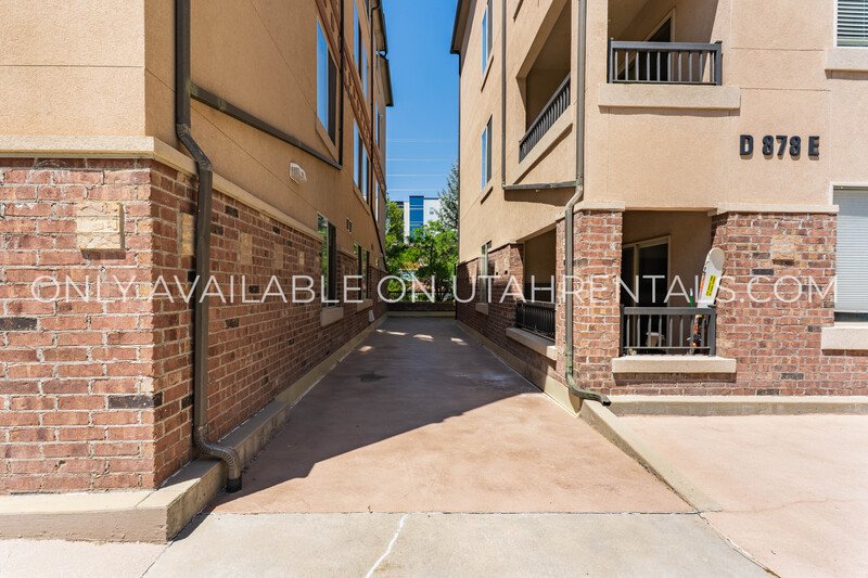 Private Rooms at Lanai D2 property image