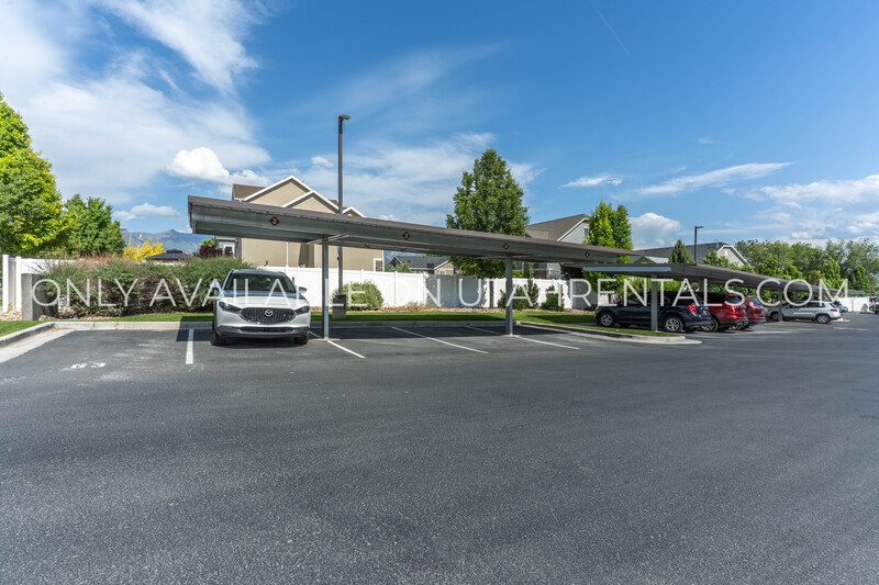 Beautiful Top Floor 2-Bed 2-Bath Layout property image