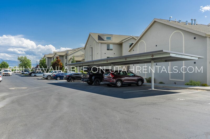 Beautiful Top Floor 2-Bed 2-Bath Layout property image