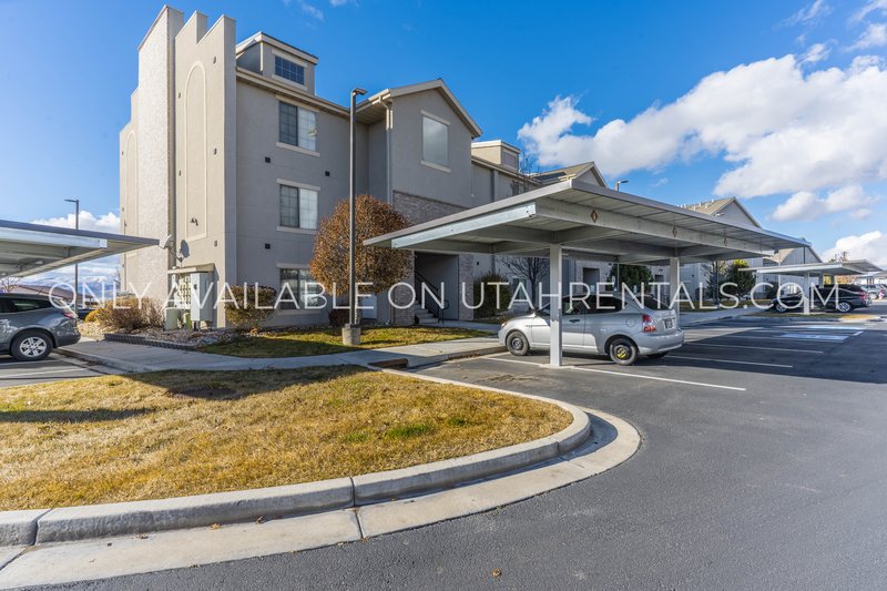 Beautiful Top Floor 2-Bed 2-Bath Layout property image