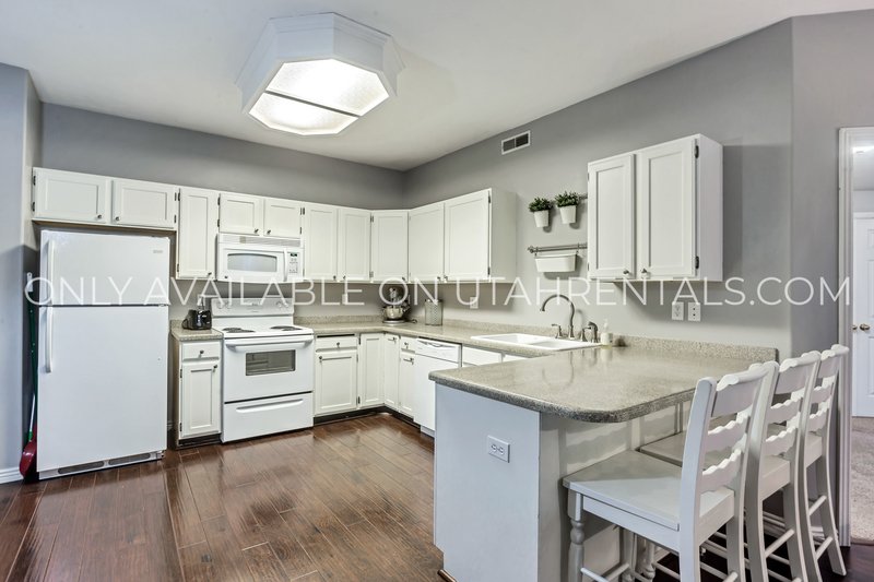 Medium Belmont Private Bedroom Available! property image