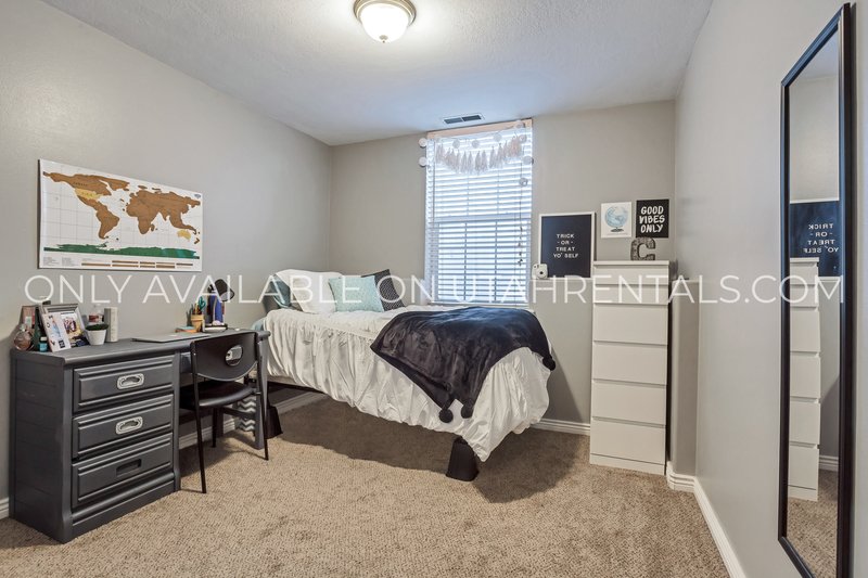 Medium Belmont Private Bedroom Available! property image