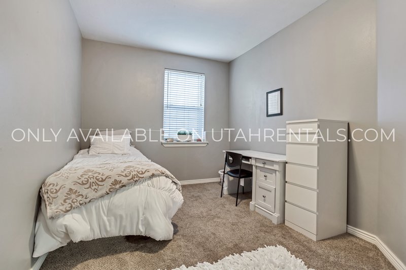 Medium Belmont Private Bedroom Available! property image