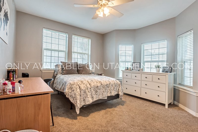 Medium Belmont Private Bedroom Available! property image