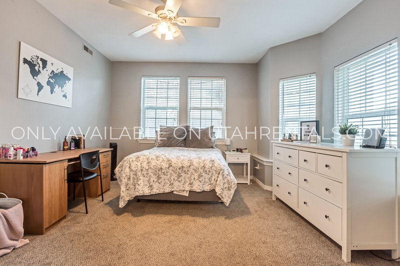 Medium Belmont Private Bedroom Available! property image