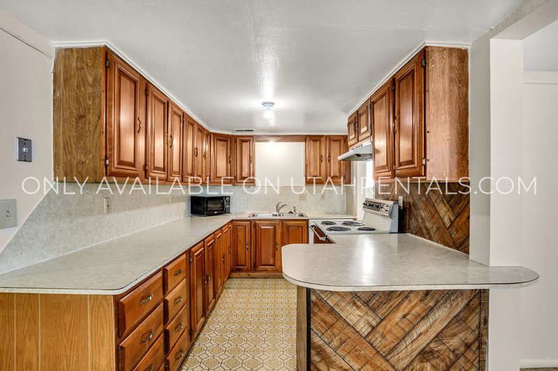 Charming & Bright 2-Bedroom Basement Apartment property image
