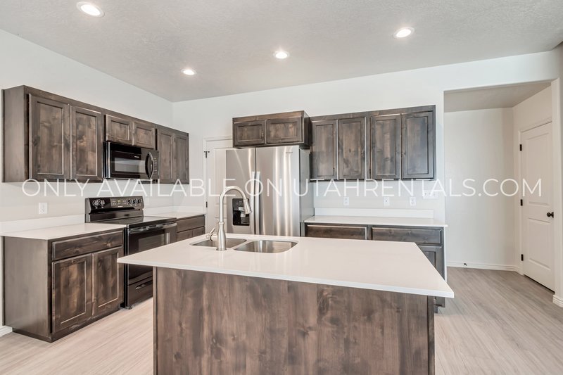 Beautiful New Townhome for Rent property image