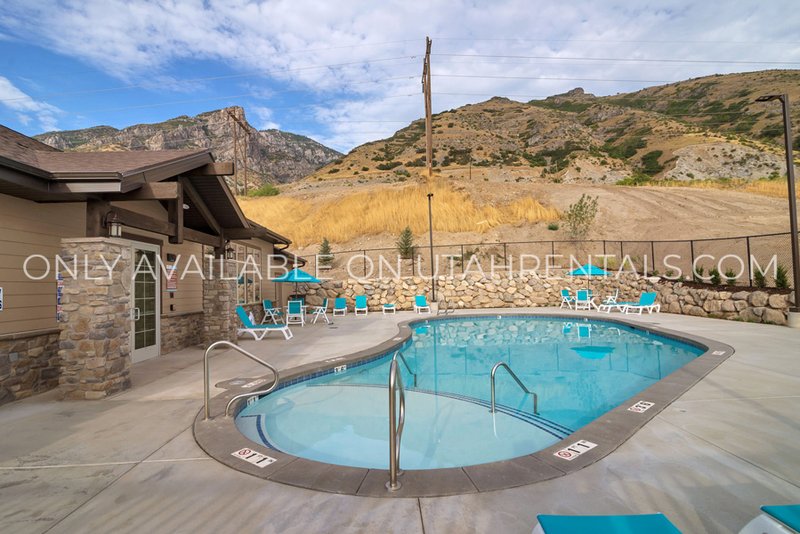 Large 4 Bedroom Town Home on Provo's South East Bench property image