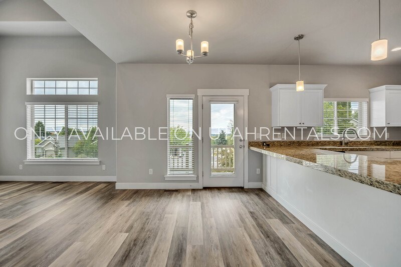 Large 4 Bedroom Town Home on Provo's South East Bench property image