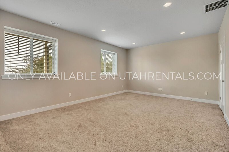 Large 4 Bedroom Town Home on Provo's South East Bench property image