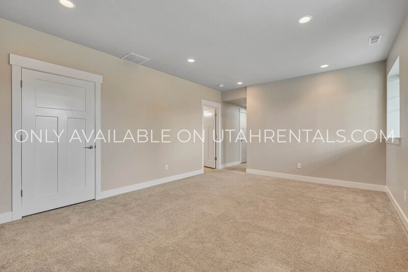 Large 4 Bedroom Town Home on Provo's South East Bench property image
