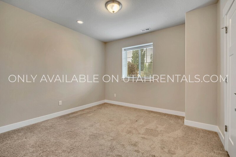Large 4 Bedroom Town Home on Provo's South East Bench property image