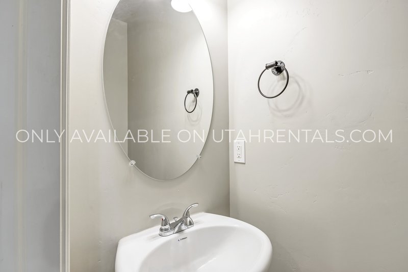 Available Now | Modern Sandy Townhome property image