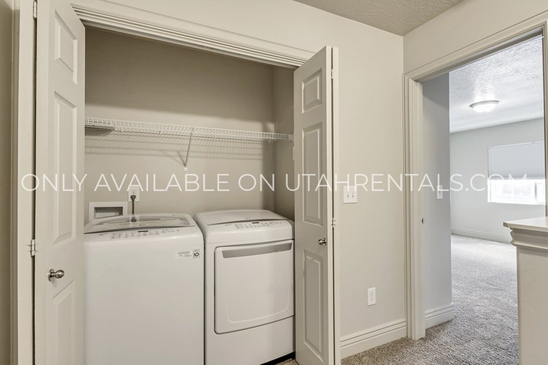 Available Now | Modern Sandy Townhome property image