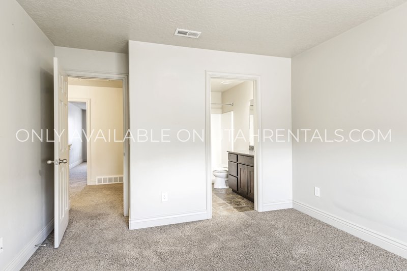Available Now | Modern Sandy Townhome property image
