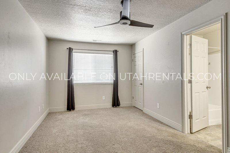 Available Now | Modern Sandy Townhome property image