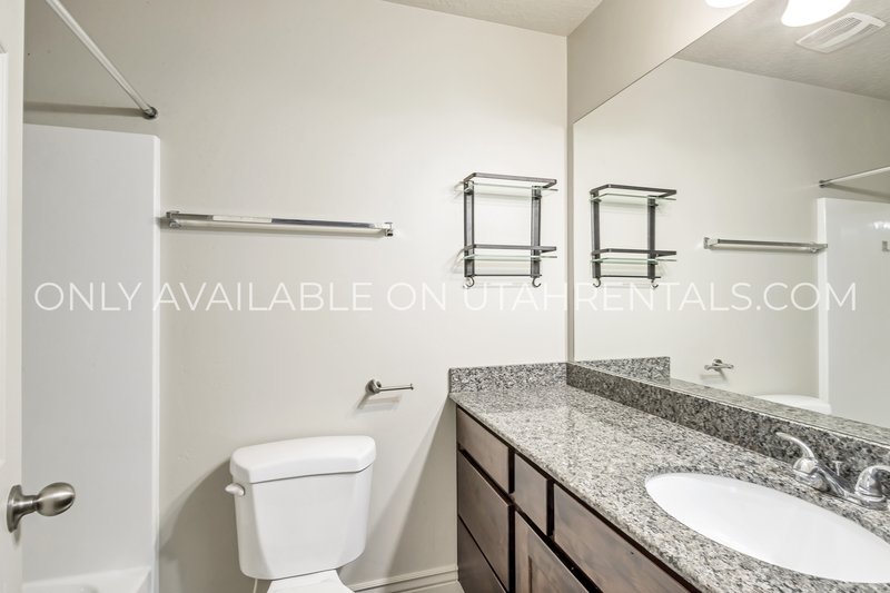 Available Now | Modern Sandy Townhome property image