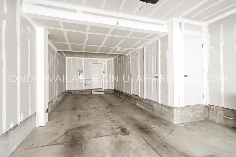 Available Now | Modern Sandy Townhome property image