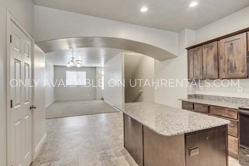 Available Now | Modern Sandy Townhome property image