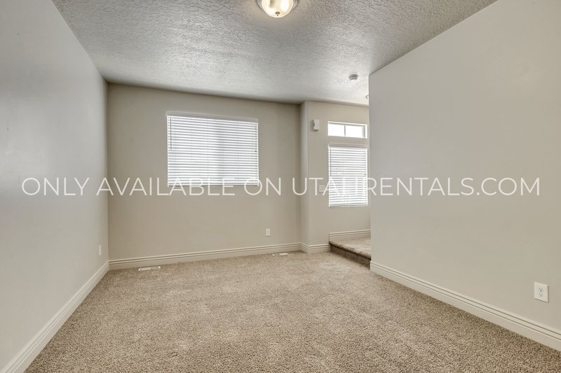 Available Now | Modern Sandy Townhome property image