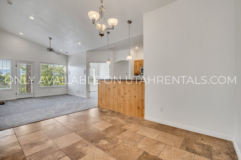 Beautiful 3-Bedroom Condo in Canyon Meadows property image