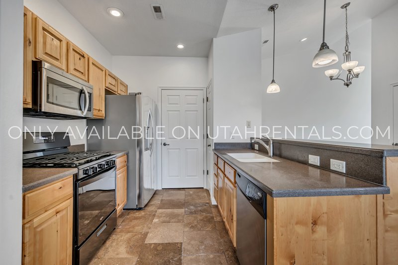 Beautiful 3-Bedroom Condo in Canyon Meadows property image