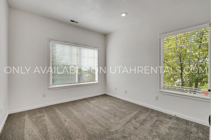 Beautiful 3-Bedroom Condo in Canyon Meadows property image