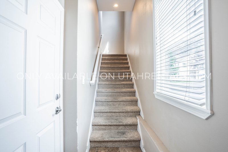 Beautiful 3-Bedroom Condo in Canyon Meadows property image