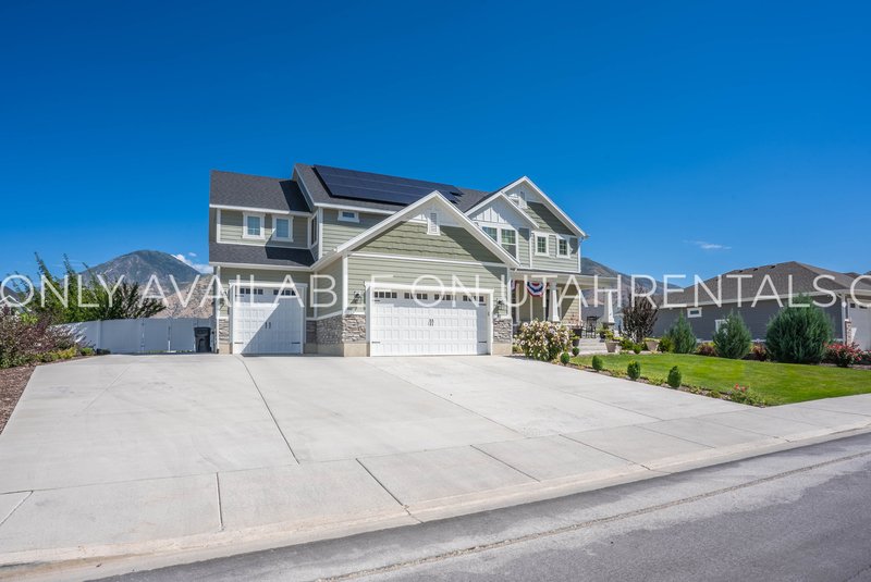 Large Mapleton Home, Negotiable rent, Short-term lease options available property image