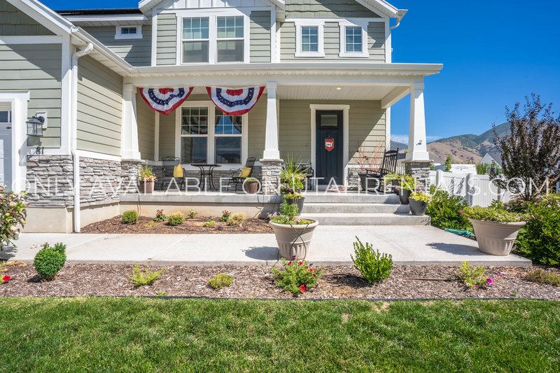 Large Mapleton Home, Negotiable rent, Short-term lease options available property image