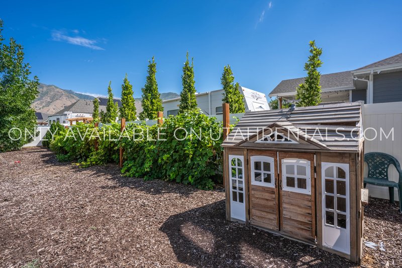 Large Mapleton Home, Negotiable rent, Short-term lease options available property image