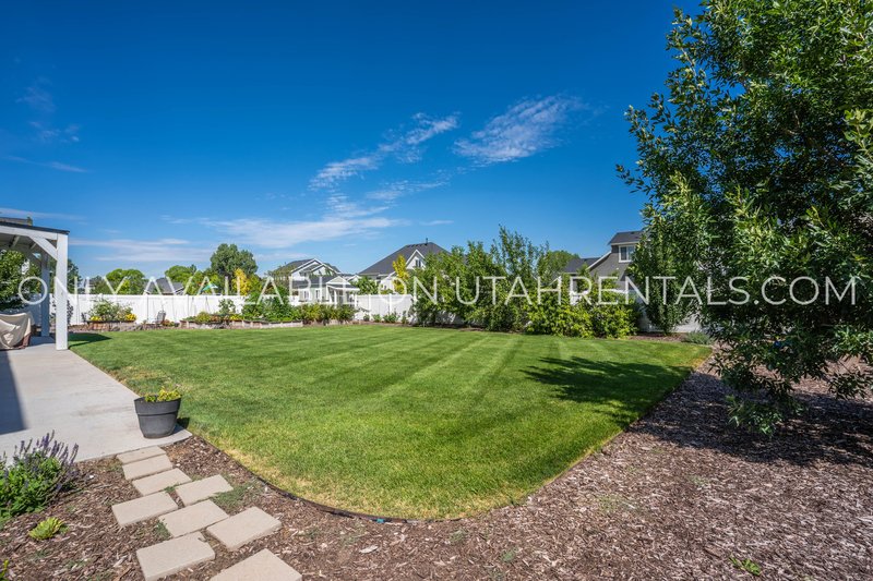 Large Mapleton Home, Negotiable rent, Short-term lease options available property image