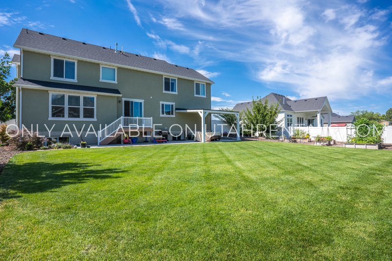 Large Mapleton Home, Negotiable rent, Short-term lease options available property image