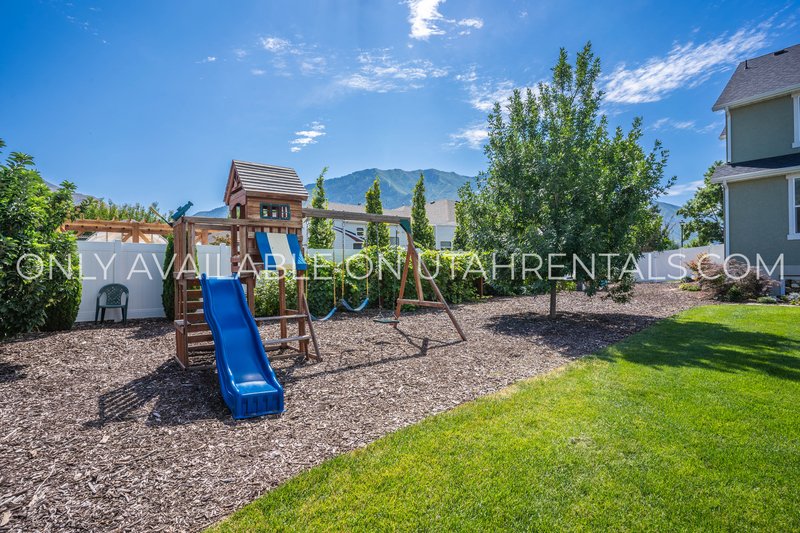 Large Mapleton Home, Negotiable rent, Short-term lease options available property image