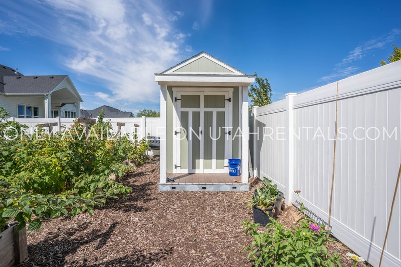 Large Mapleton Home, Negotiable rent, Short-term lease options available property image