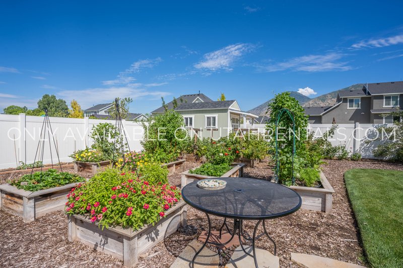 Large Mapleton Home, Negotiable rent, Short-term lease options available property image