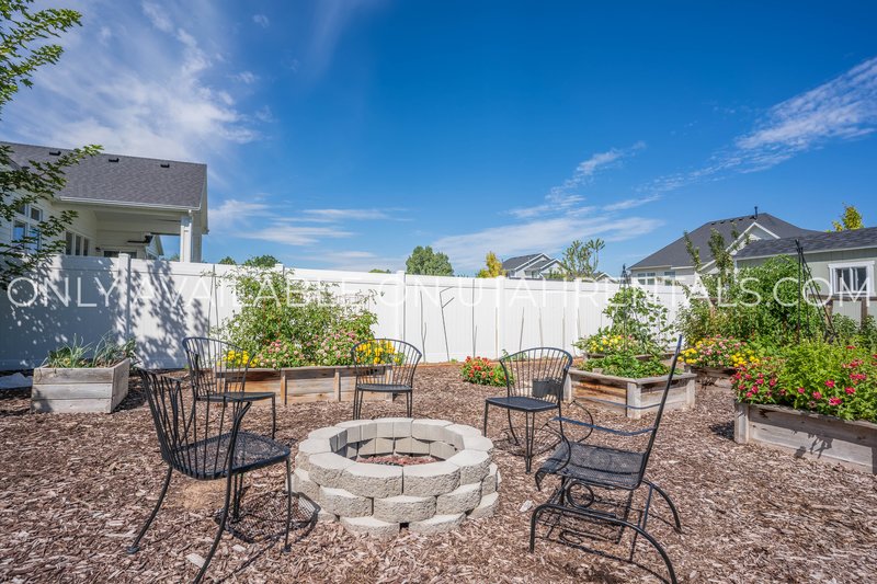 Large Mapleton Home, Negotiable rent, Short-term lease options available property image