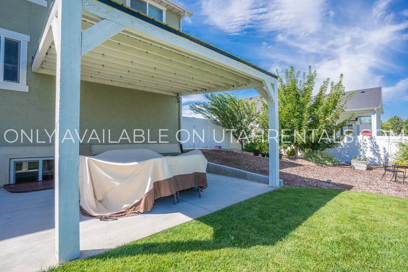 Large Mapleton Home, Negotiable rent, Short-term lease options available property image