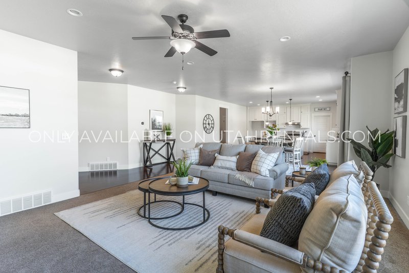 Large Mapleton Home, Negotiable rent, Short-term lease options available property image