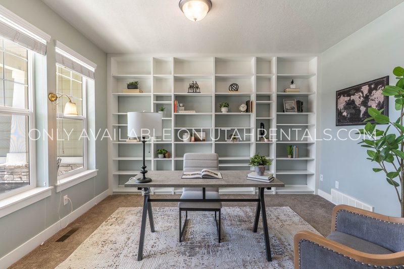 Large Mapleton Home, Negotiable rent, Short-term lease options available property image