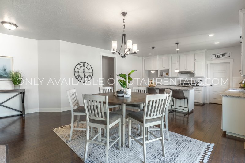 Large Mapleton Home, Negotiable rent, Short-term lease options available property image