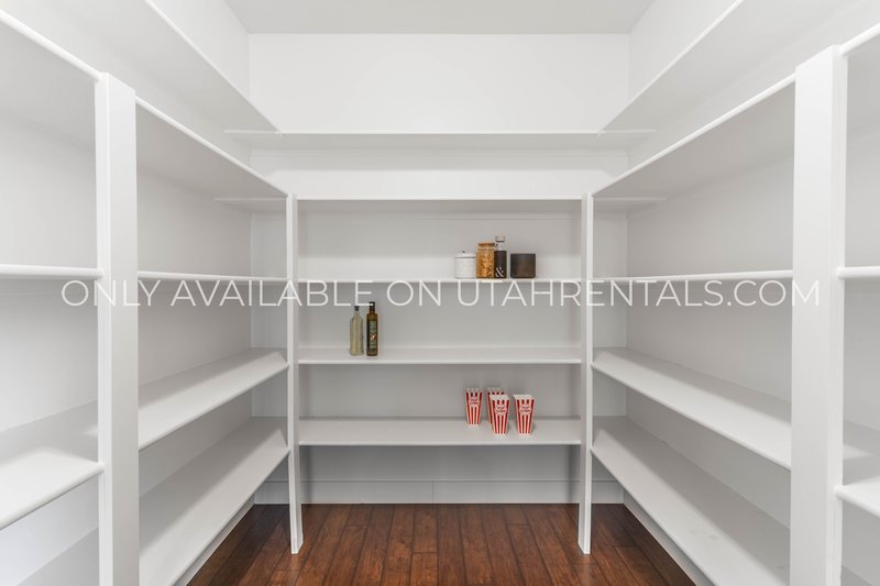 Large Mapleton Home, Negotiable rent, Short-term lease options available property image