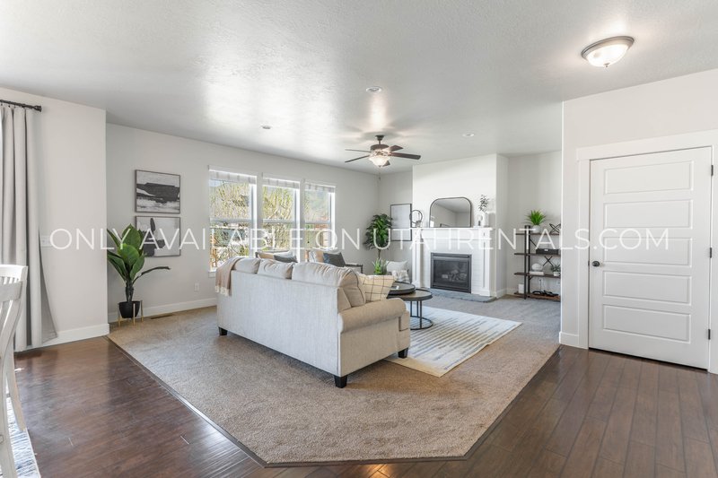 Large Mapleton Home, Negotiable rent, Short-term lease options available property image