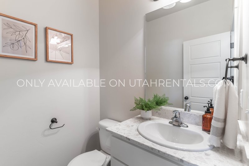 Large Mapleton Home, Negotiable rent, Short-term lease options available property image