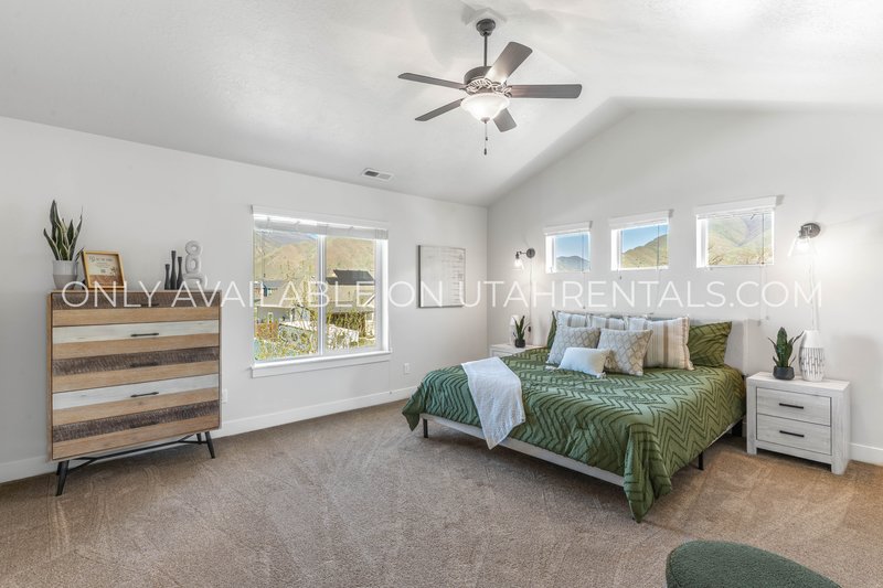 Large Mapleton Home, Negotiable rent, Short-term lease options available property image