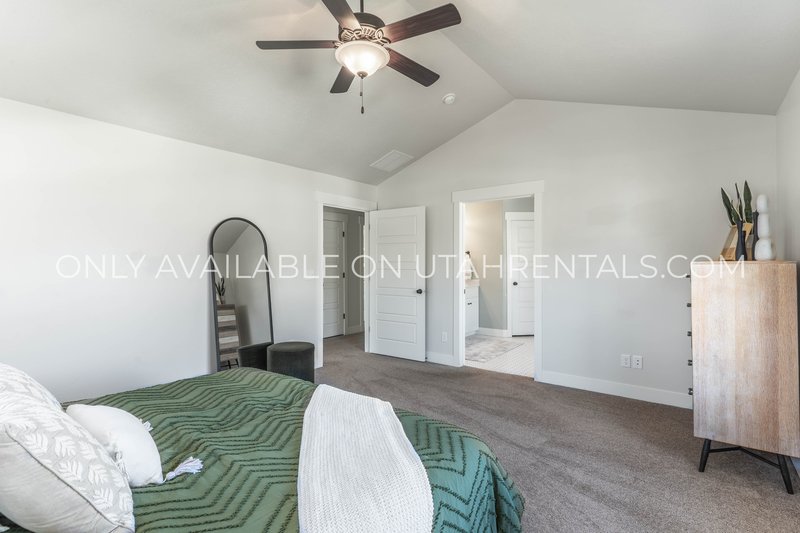 Large Mapleton Home, Negotiable rent, Short-term lease options available property image