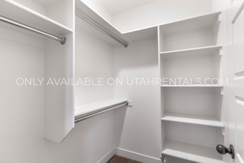 Large Mapleton Home, Negotiable rent, Short-term lease options available property image