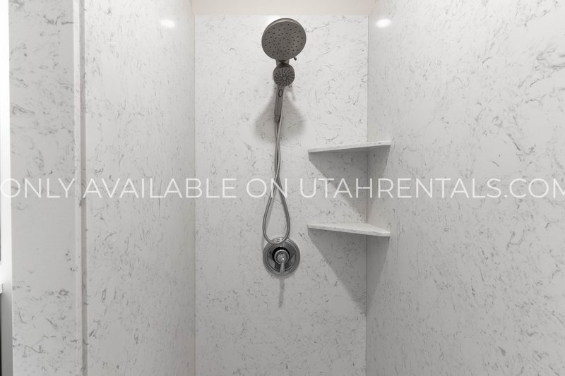 Large Mapleton Home, Negotiable rent, Short-term lease options available property image