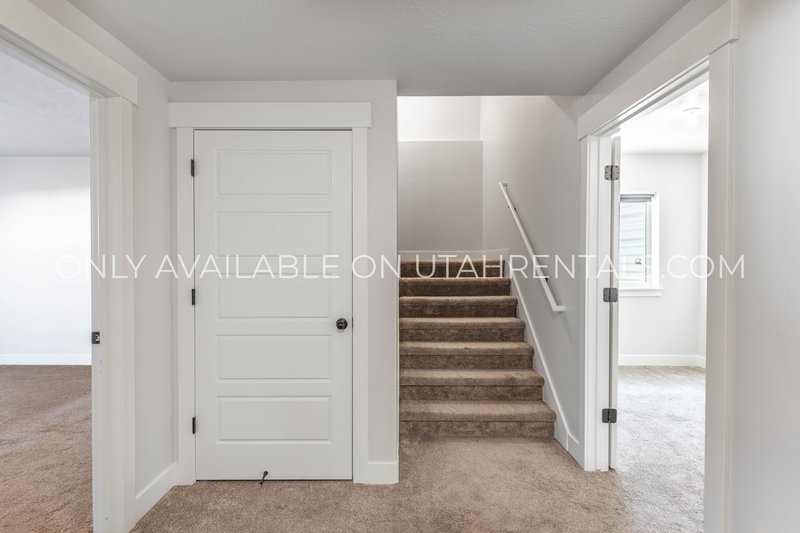 Large Mapleton Home, Negotiable rent, Short-term lease options available property image